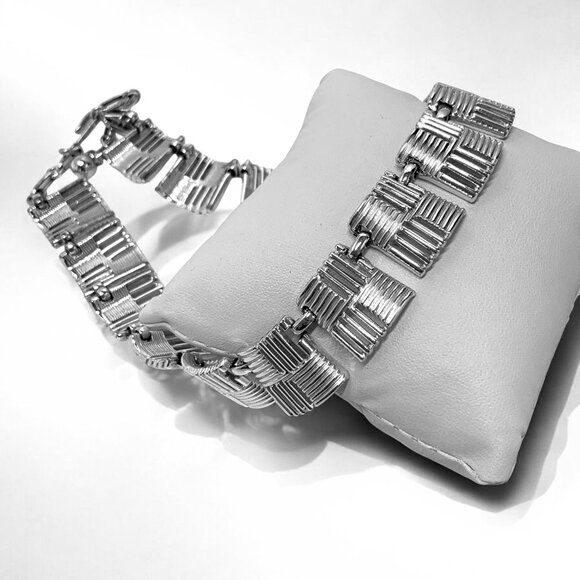 Vintage Coro 1950s Silver-Tone Geometric Necklace Textured Bar Links Hook Clasp - Picture 4 of 5